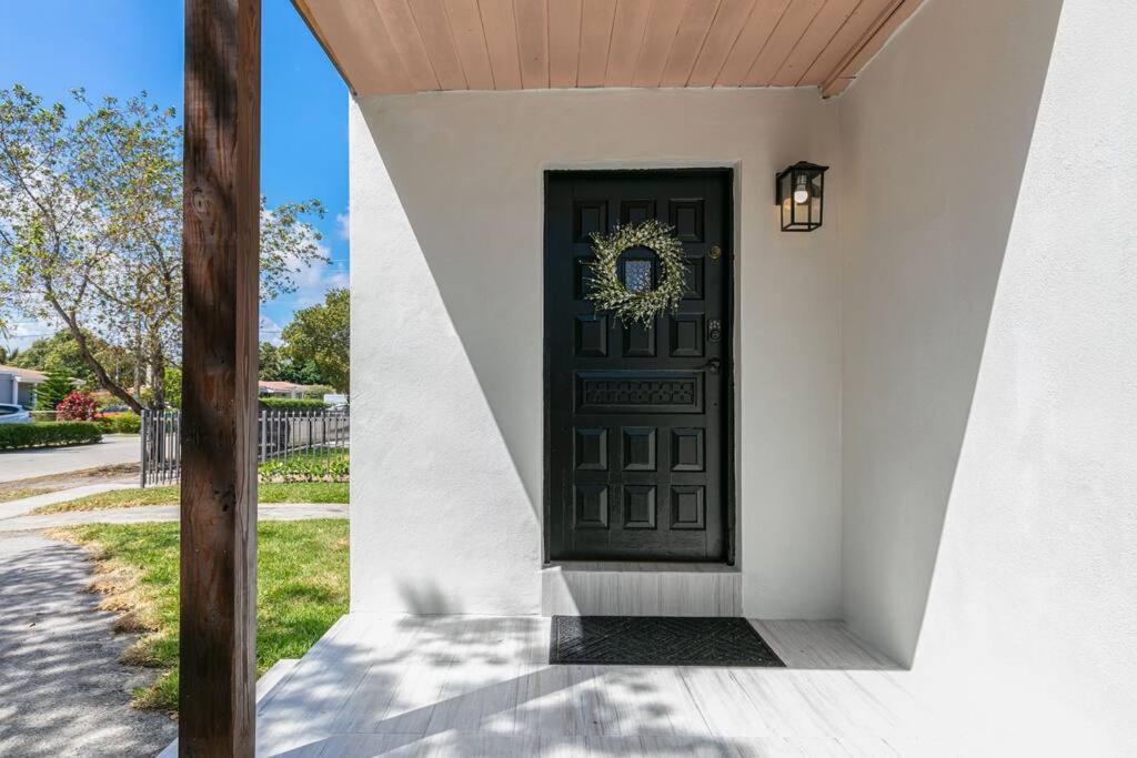 New Home, Pool Near Airport And Beaches, King Bed Miami