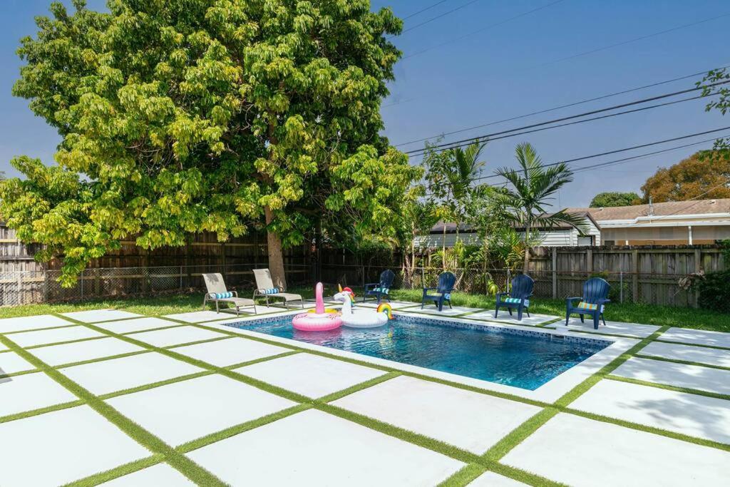 New Home, Pool Near Airport And Beaches, King Bed Holiday home