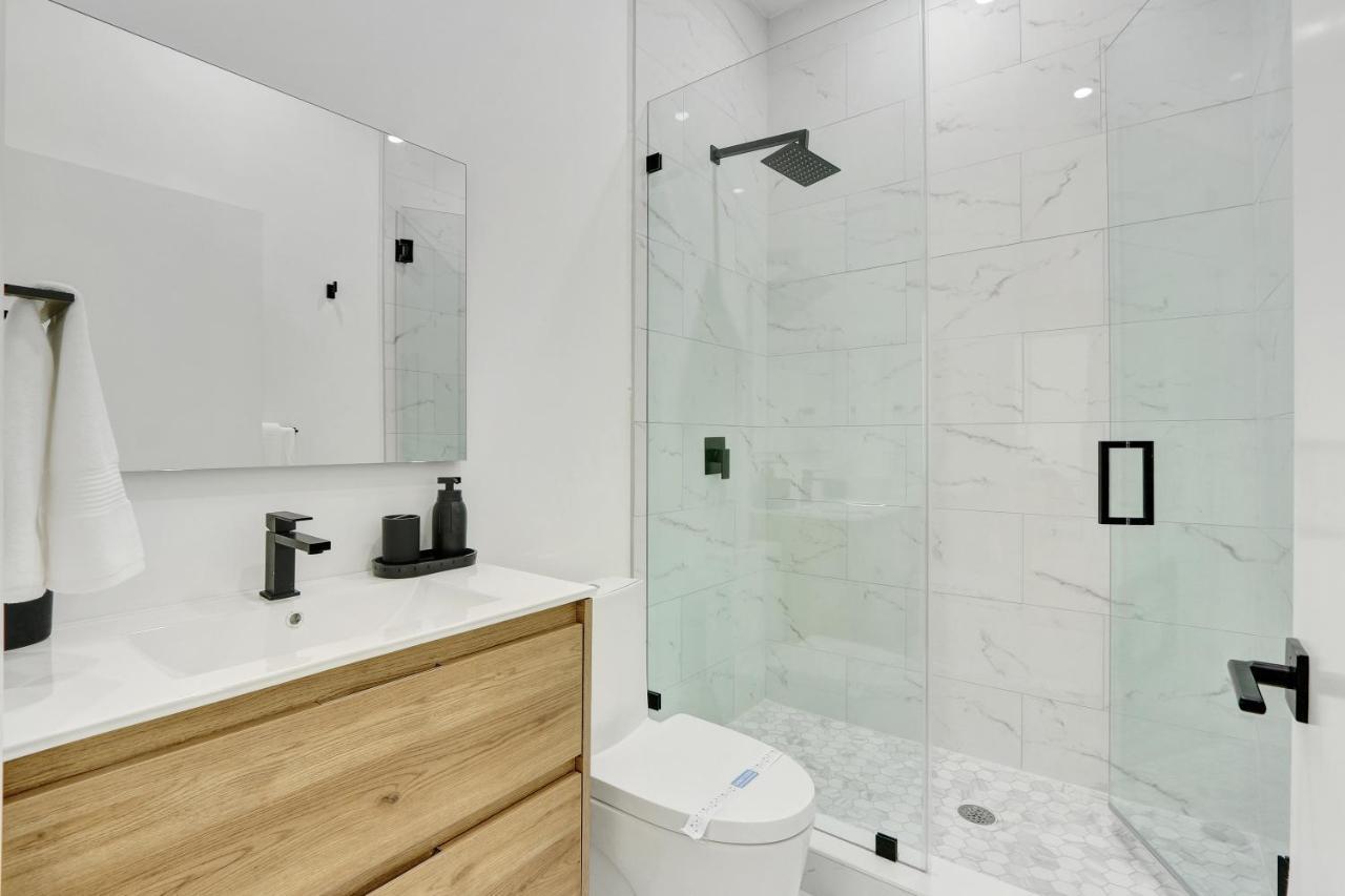 Radiance - Modern Design, Poolside Escape Holiday home *