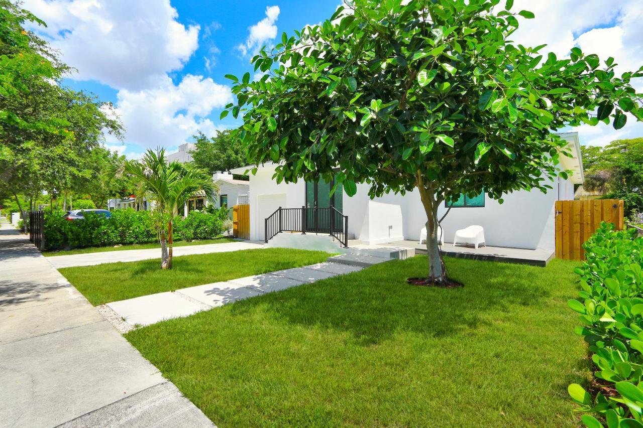 Radiance - Modern Design, Poolside Escape Miami