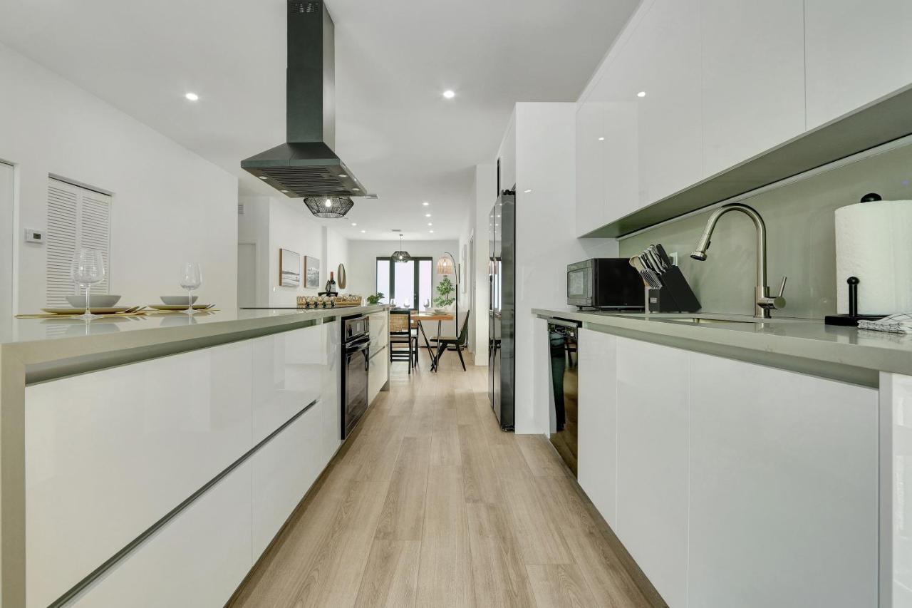 Radiance - Modern Design, Poolside Escape *