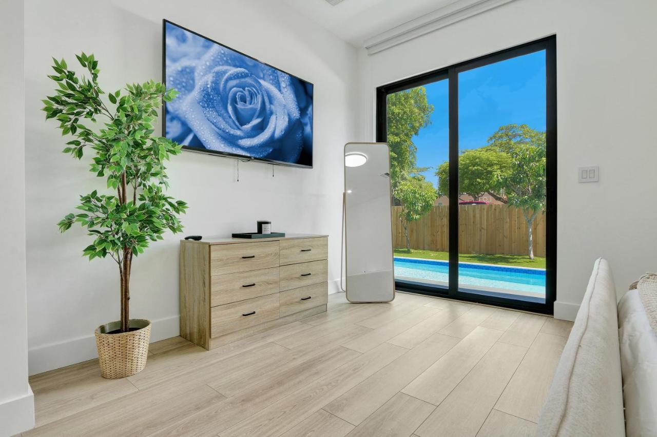 Holiday home Radiance - Modern Design, Poolside Escape
