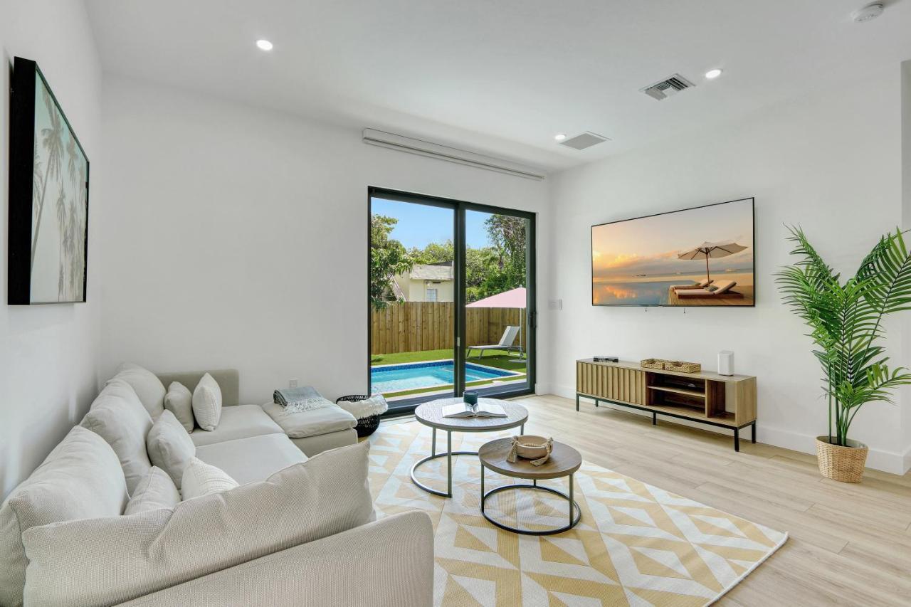 Holiday home Radiance - Modern Design, Poolside Escape