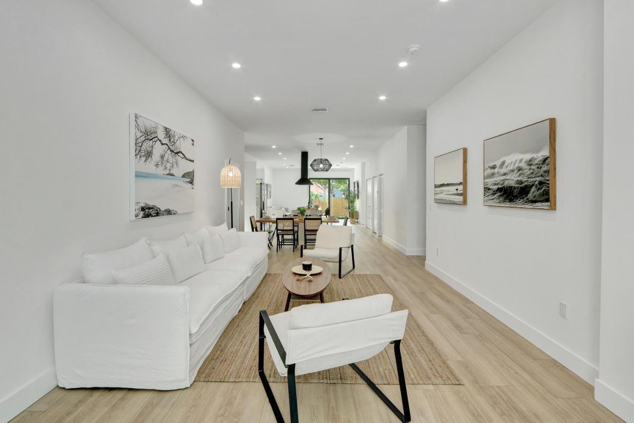 Radiance - Modern Design, Poolside Escape Holiday home Miami
