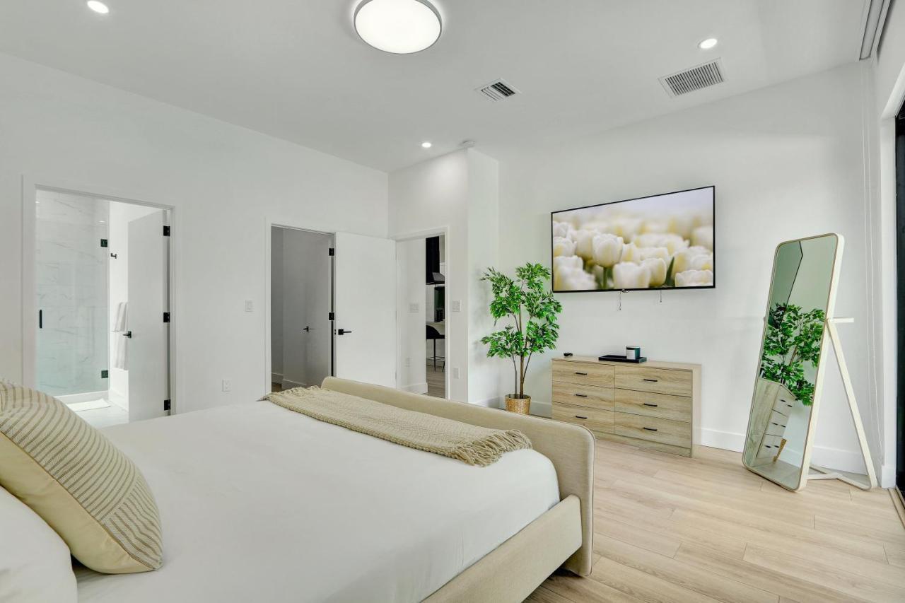 Holiday home Radiance - Modern Design, Poolside Escape