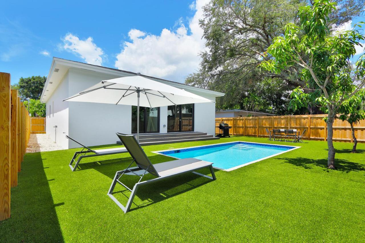 Radiance - Modern Design, Poolside Escape *