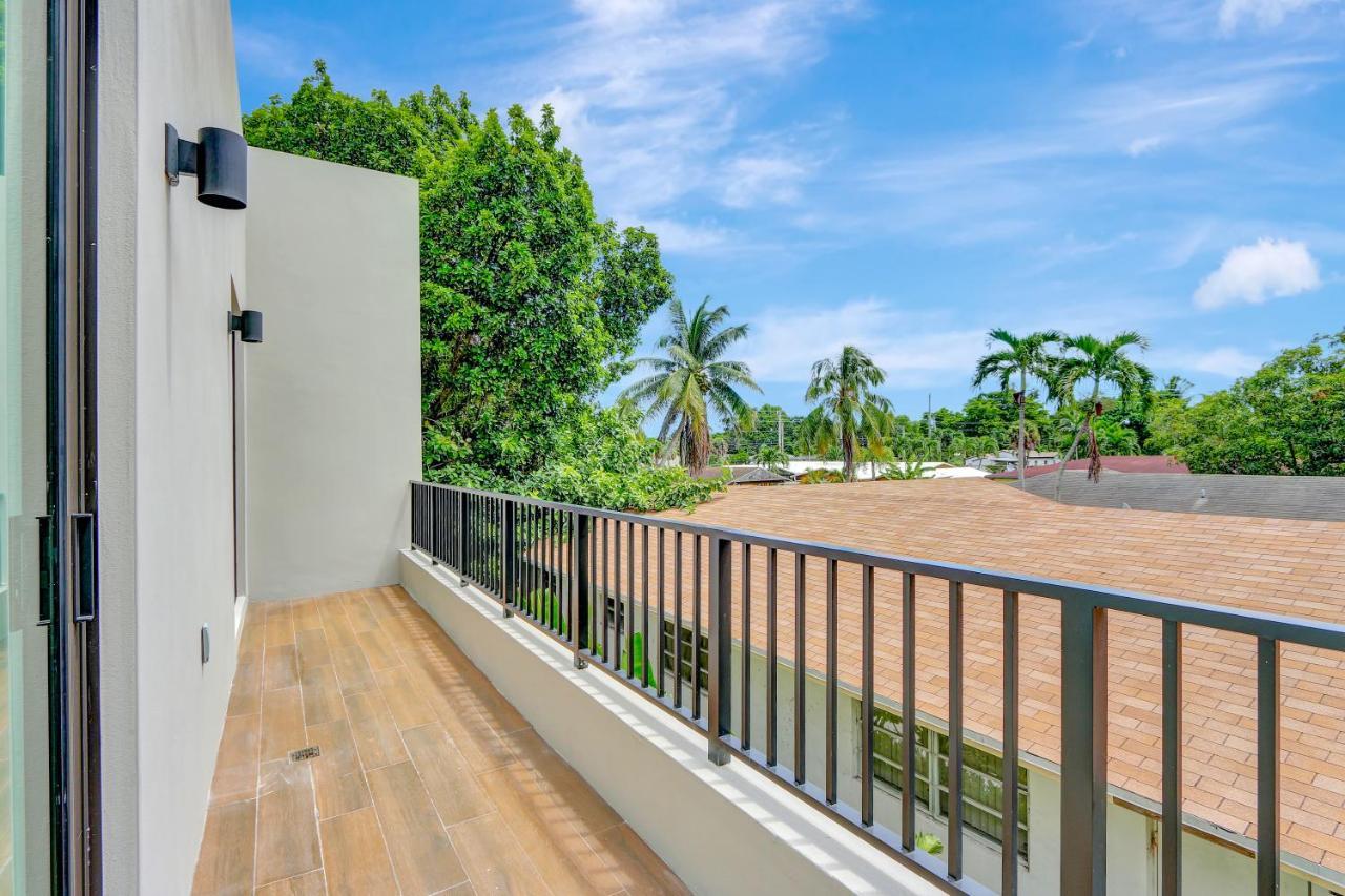 Fresco 1, Modern Design, Brand New Construction And Furniture Holiday home Miami
