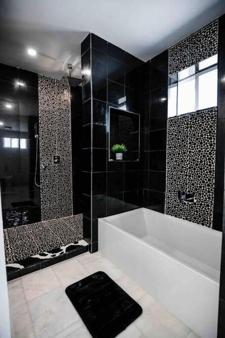 Exquisite Luxe 3 Bed With Hot Tub! * Miami
