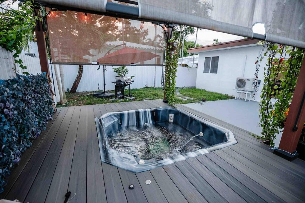 Exquisite Luxe 3 Bed With Hot Tub! Villa Miami