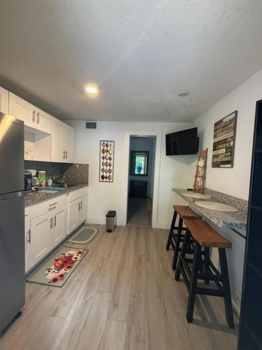 Quiet & Centrally Located House - Private Parking, Laundry And Storage For Luggage Casa de férias Miami