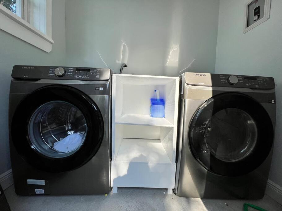 Apartment Stylish 2/1 Centrally Located!