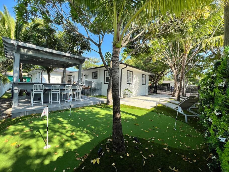 Stylish 2/1 Centrally Located! Apartment *