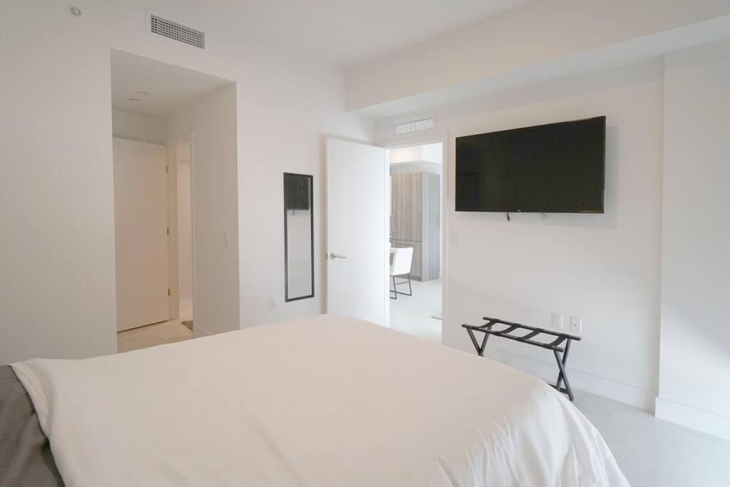 Brand New In Brickell With Parking *