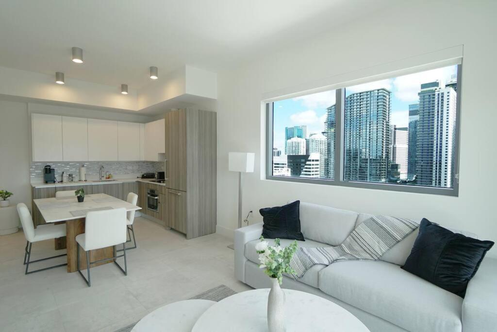 Apartment Brand New In Brickell With Parking *