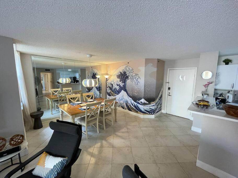 Deluxe Yacht Club Near The Apartment Miami