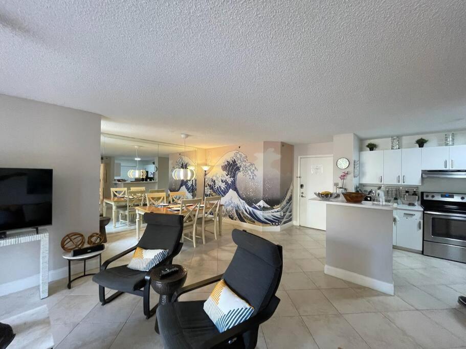 Apartment Deluxe Yacht Club Near The