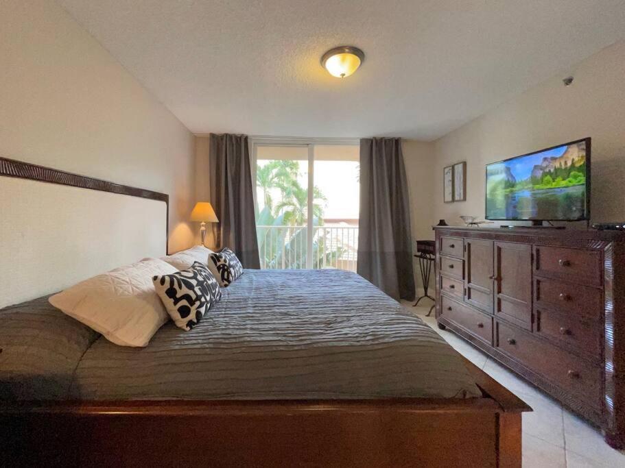 Apartment Deluxe Yacht Club Near The
