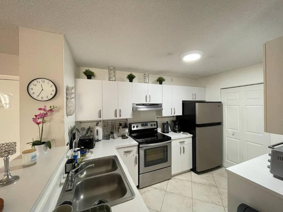 Apartment Deluxe Yacht Club Near The