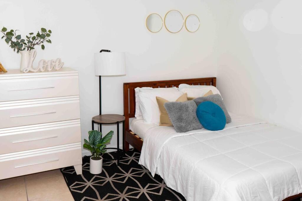 Apartment Newly Renovated 5 Min From Airport *