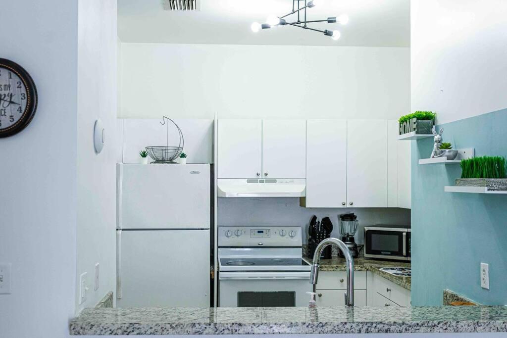 Apartment Newly Renovated 5 Min From Airport *