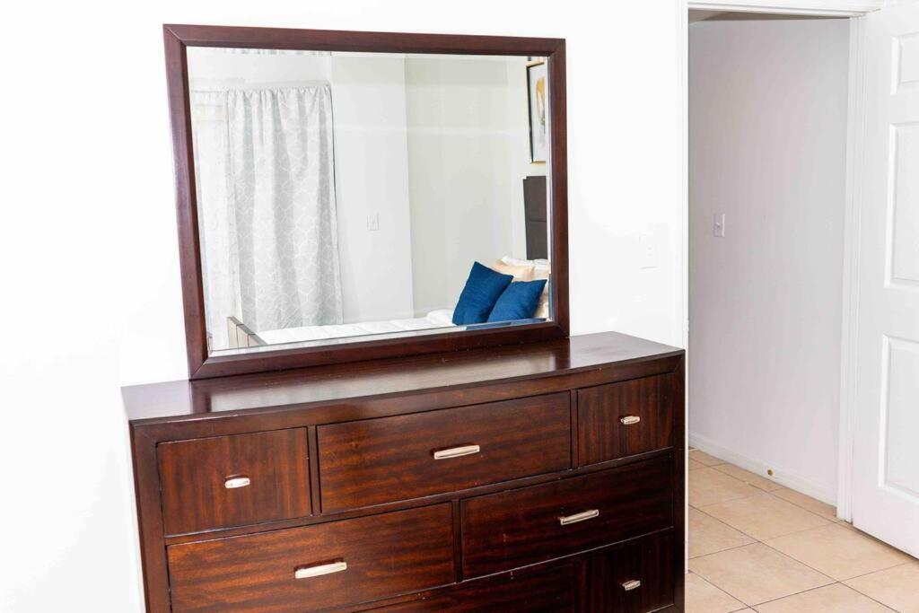 Newly Renovated 5 Min From Airport Apartment Miami