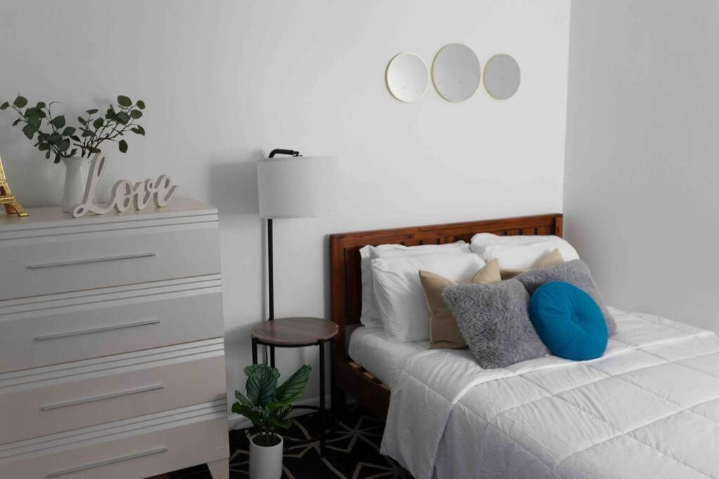 Newly Renovated 5 Min From Airport