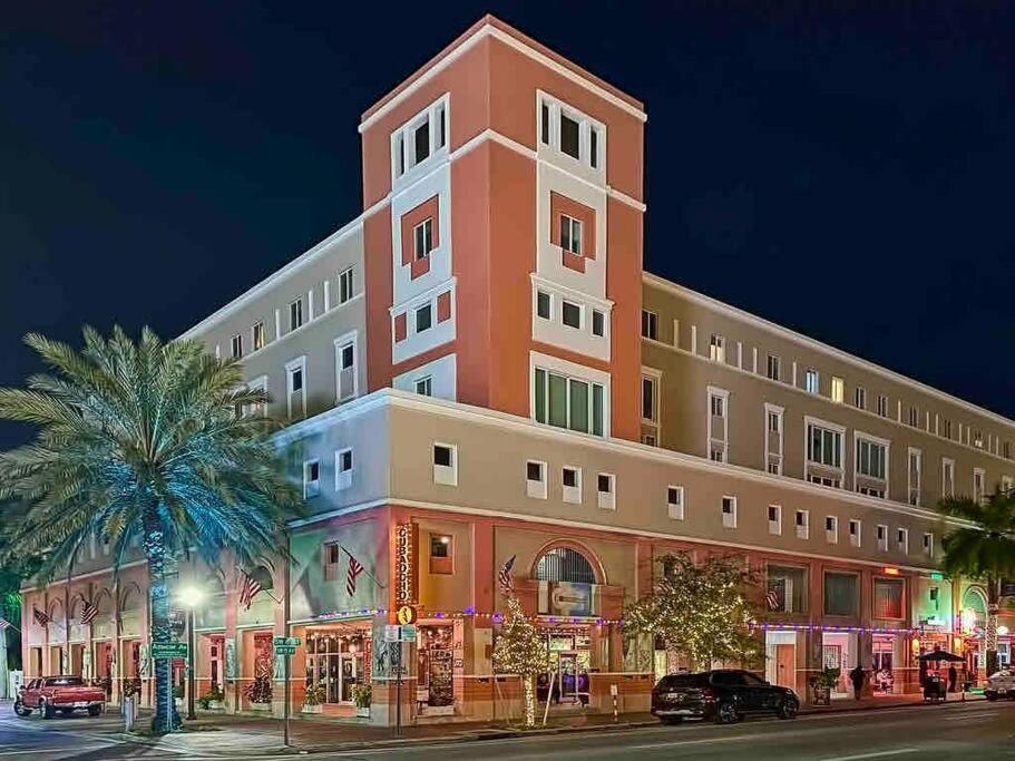 Newly Renovated 5 Min From Airport Apartment