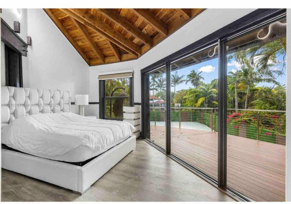 Tropical Oasis Villa *