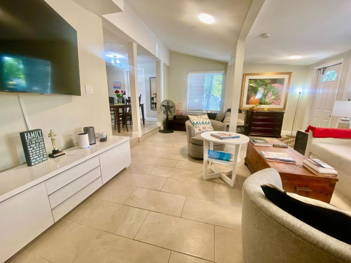 Townhouse With Patio, Gazebo, Free Parking, Centrally Located * Miami