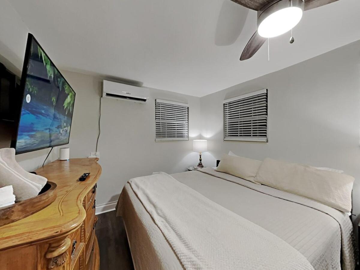 Townhouse With Patio, Gazebo, Free Parking, Centrally Located Holiday home Miami