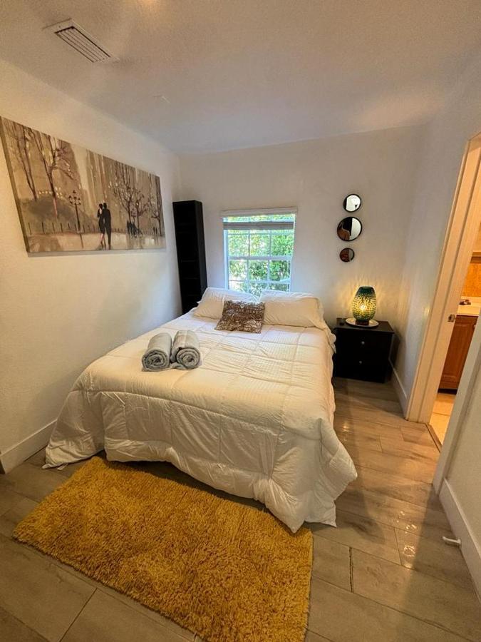 Casa de férias Quiet & Centrally Located House - Private Parking, Laundry And Storage For Luggage