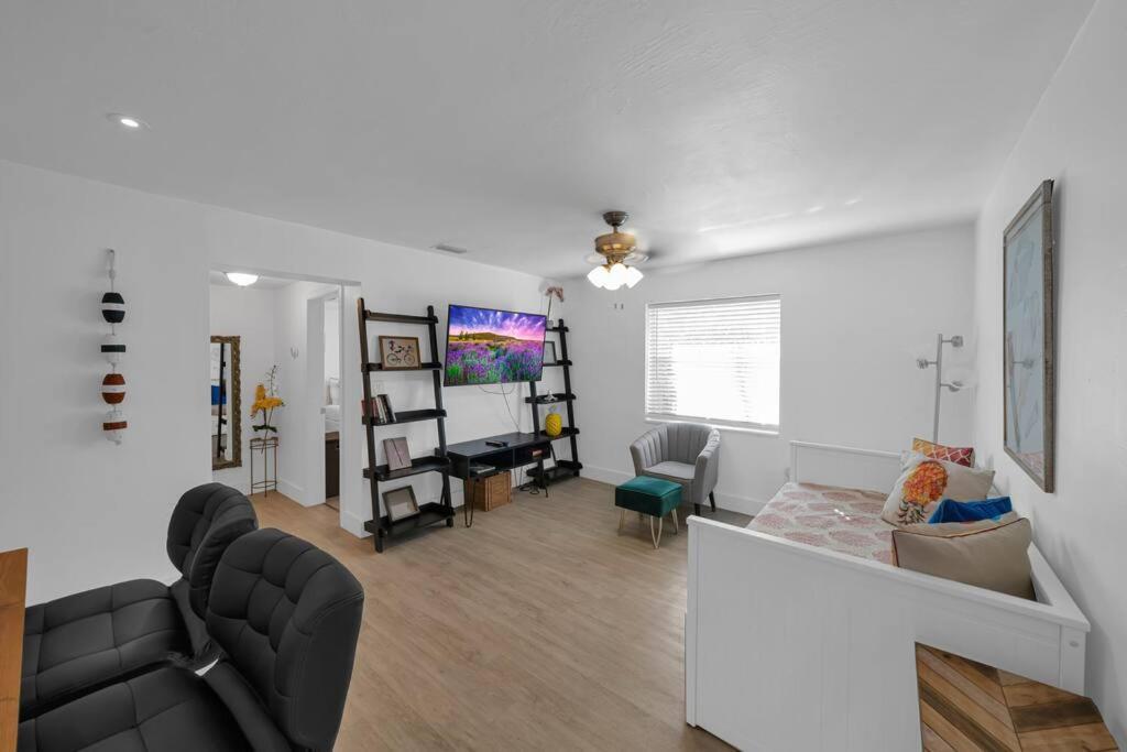 Biscayne Shore #2 - 3 2 - Charming And Tropical