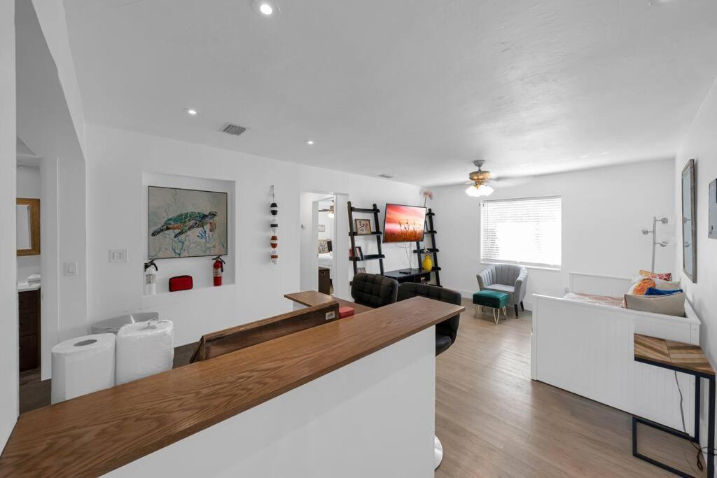 Biscayne Shore #2 - 3 2 - Charming And Tropical * Miami