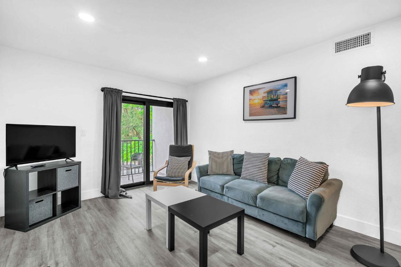 West Brickell - #3 - Renovated 2 1 & Parking *