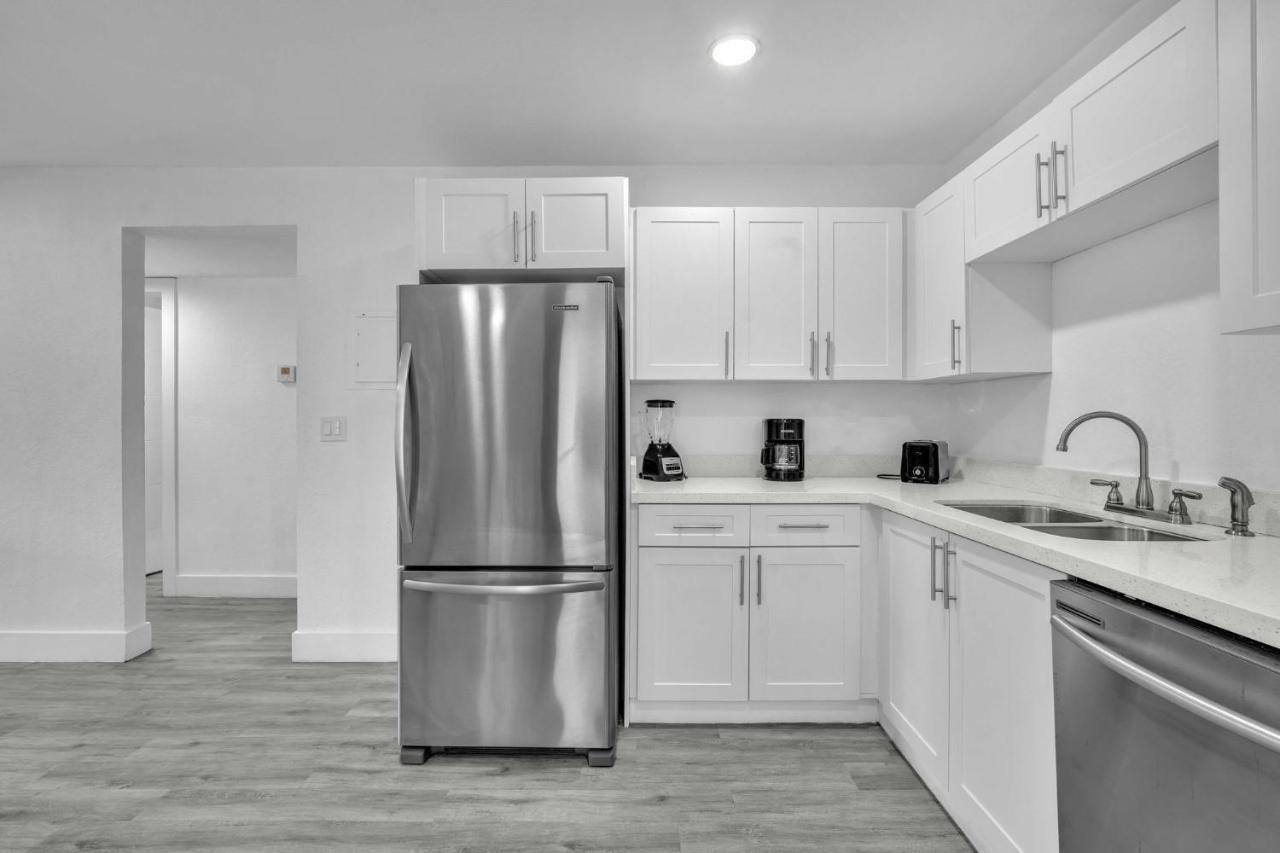 West Brickell - #3 - Renovated 2 1 & Parking Apartment *