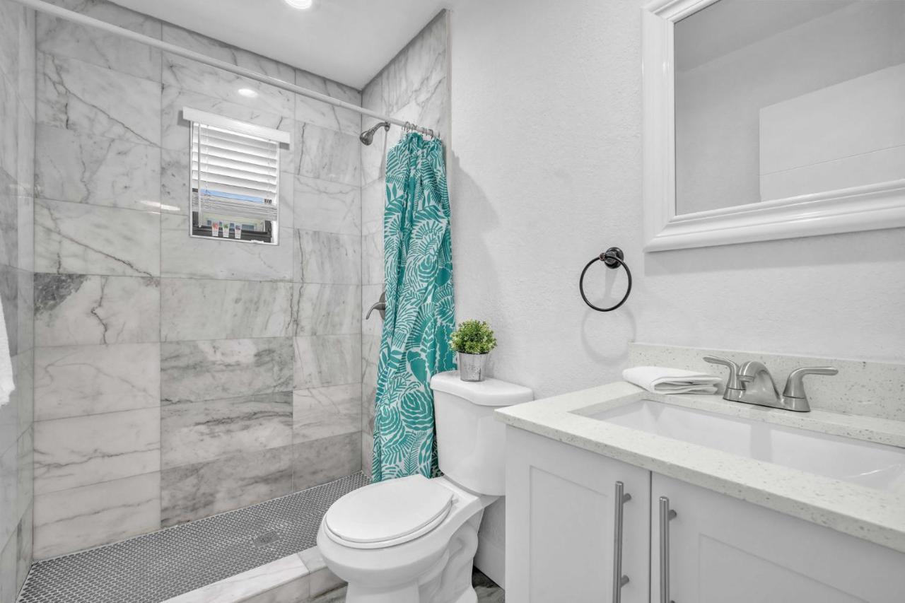 West Brickell - #3 - Renovated 2 1 & Parking * Miami