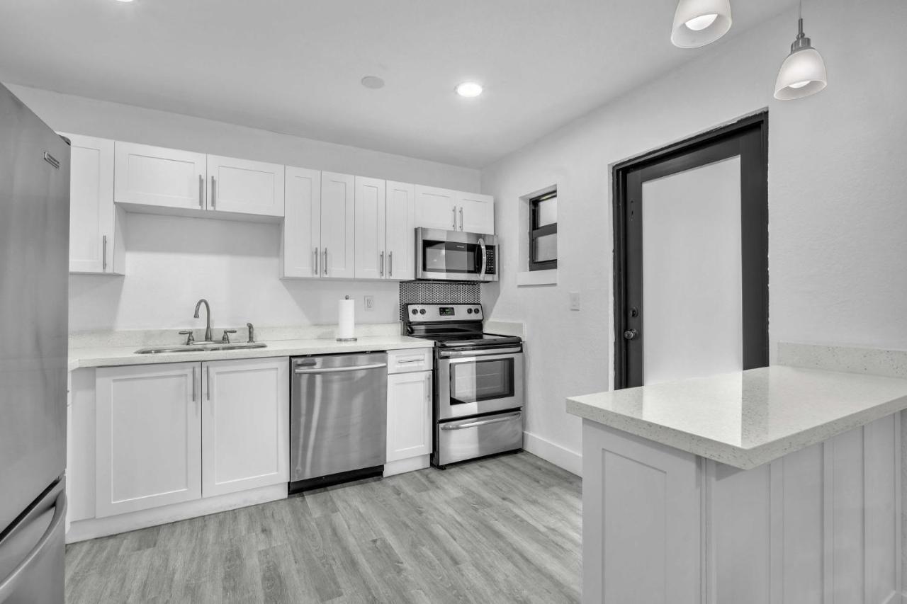 West Brickell - #3 - Renovated 2 1 & Parking Apartment *
