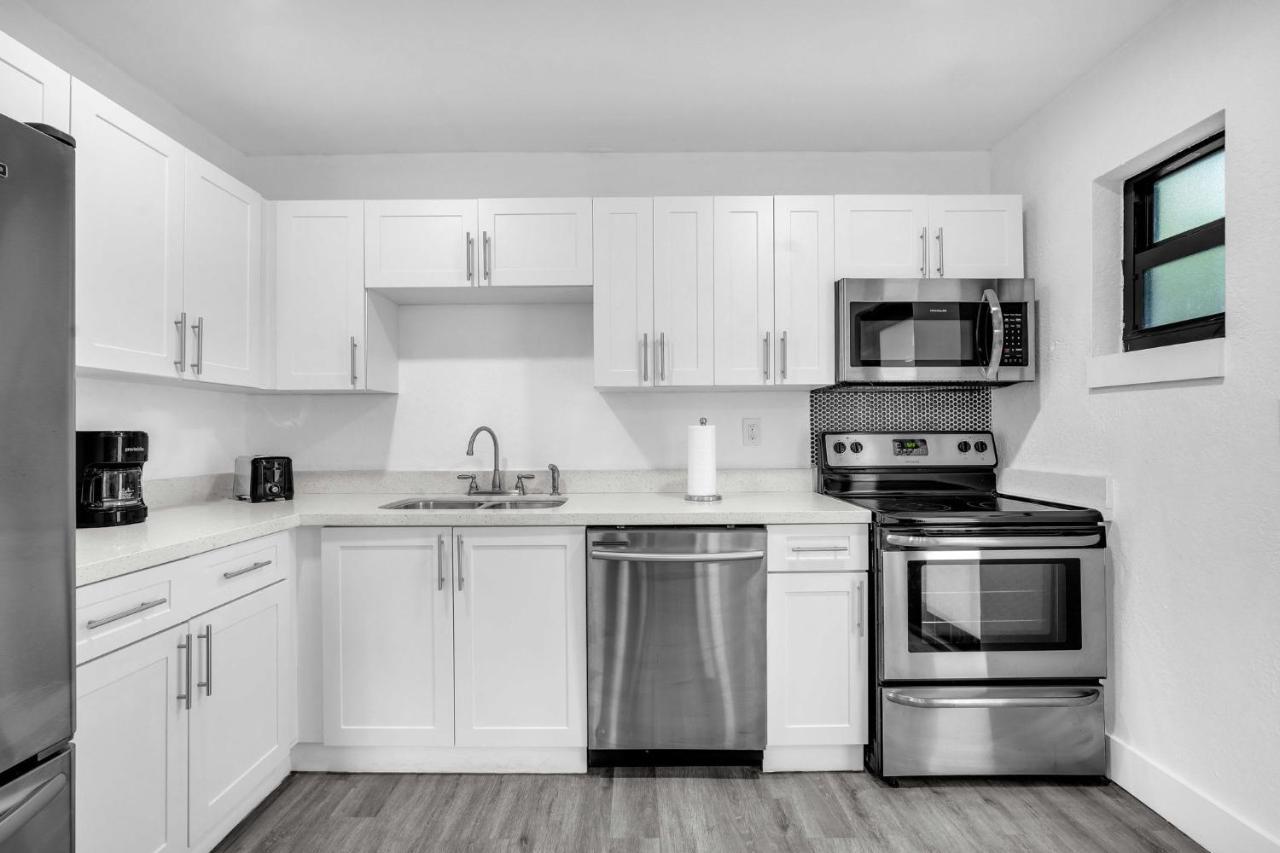 West Brickell - #3 - Renovated 2 1 & Parking *