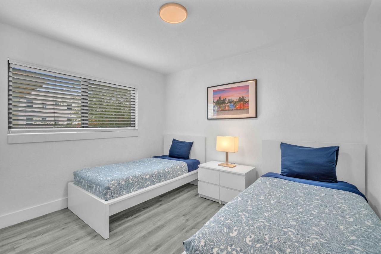 West Brickell - #3 - Renovated 2 1 & Parking