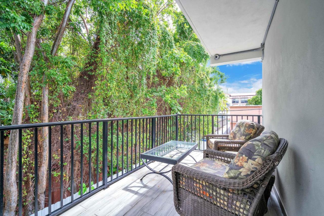West Brickell - #3 - Renovated 2 1 & Parking Apartment *