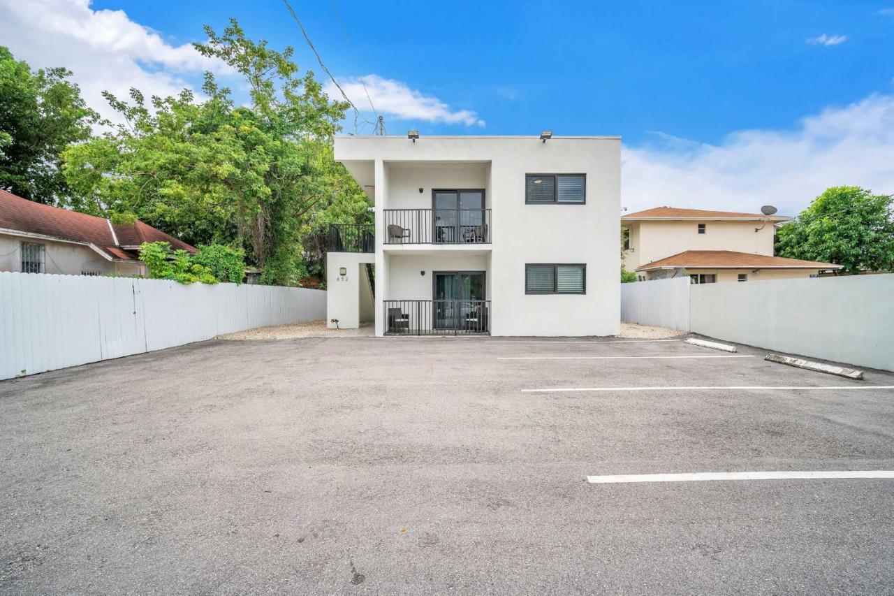 West Brickell - #3 - Renovated 2 1 & Parking * Miami