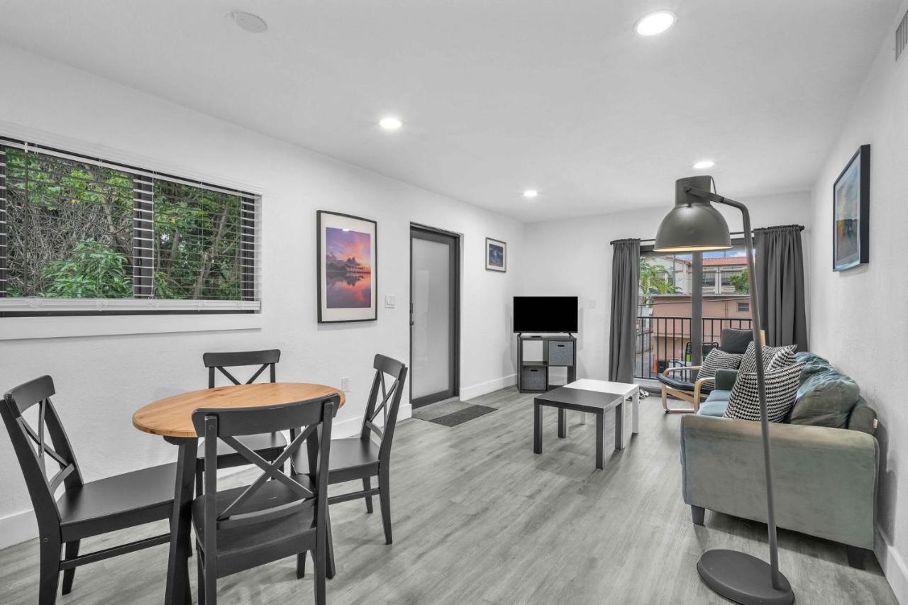 West Brickell - #3 - Renovated 2 1 & Parking Miami