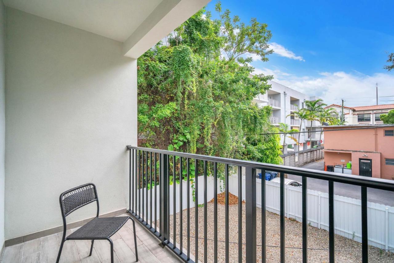 West Brickell - #3 - Renovated 2 1 & Parking Apartment *