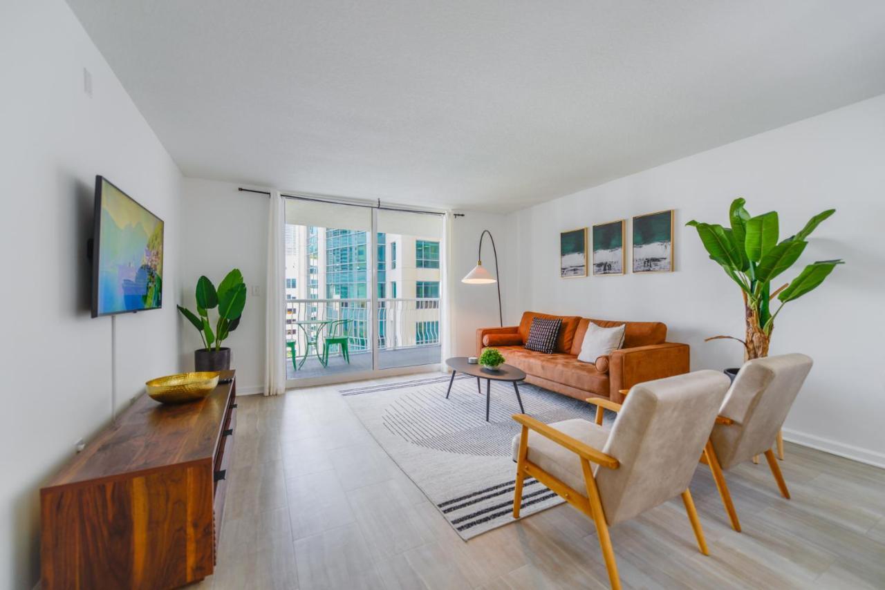 With Panoramic Views In Brickell Apartment