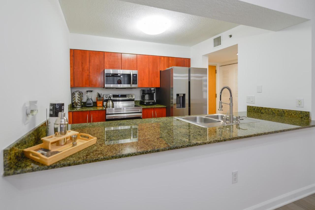 With Panoramic Views In Brickell Apartment