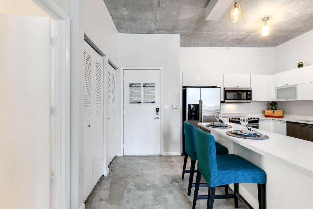 Super Convenient 1br In Downtown 4 P 1708 *