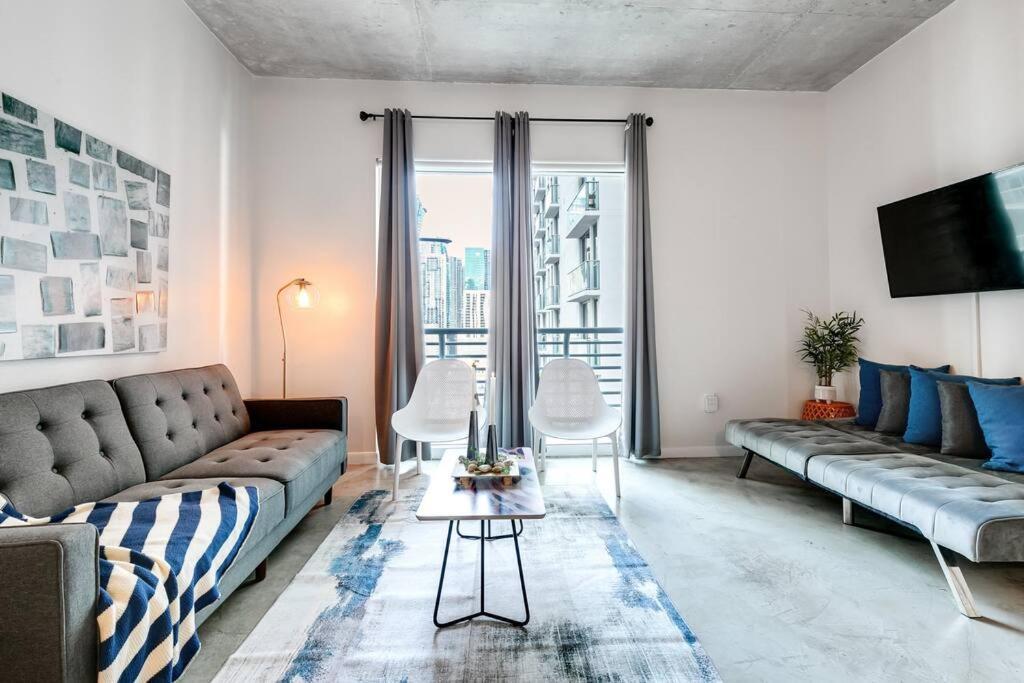 Super Convenient 1br In Downtown 4 P 1708
