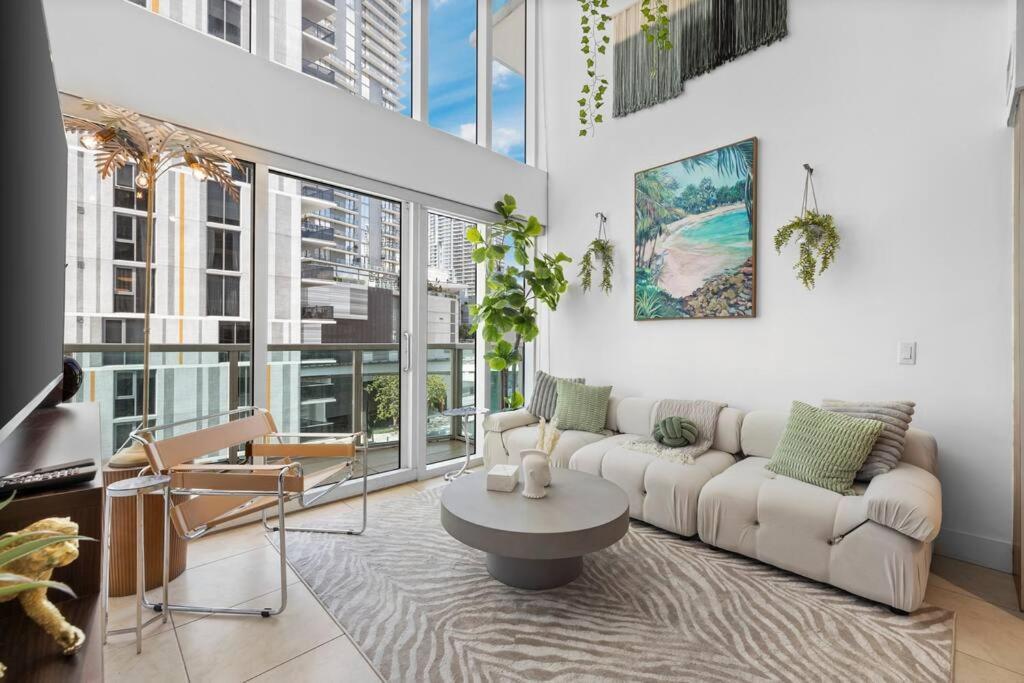 Stylish 3 Bed/2 Bath 2 Story Apartment