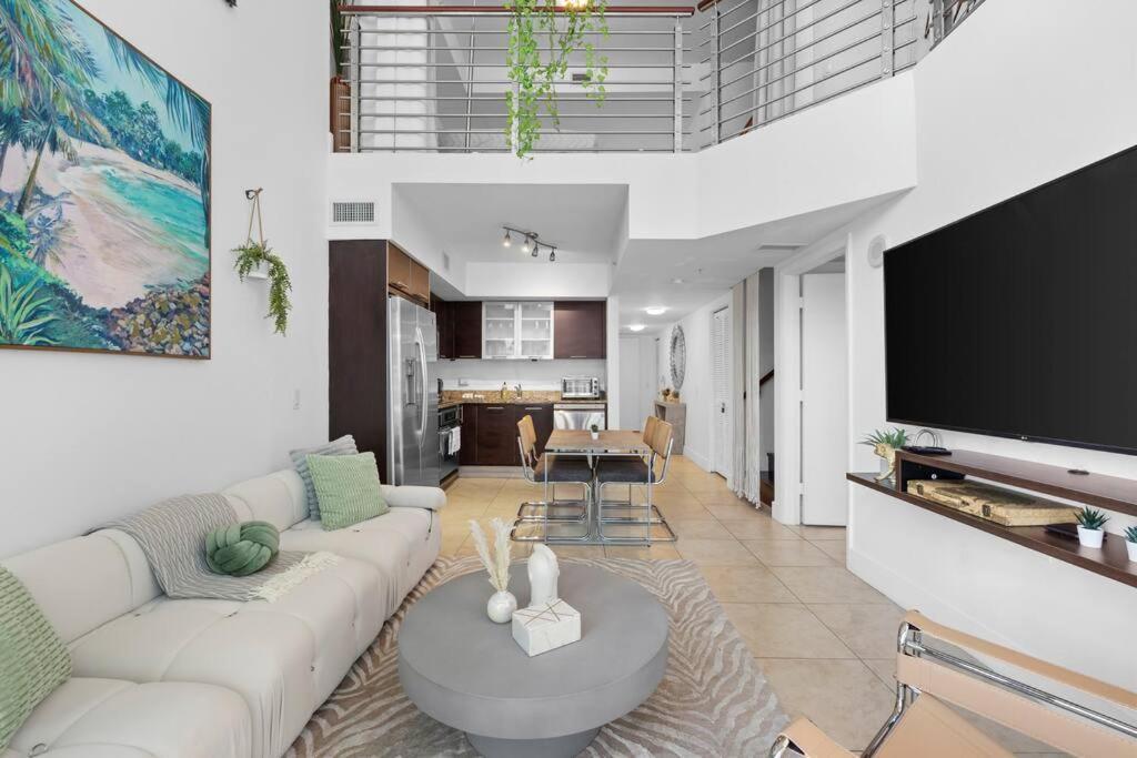 Stylish 3 Bed/2 Bath 2 Story *