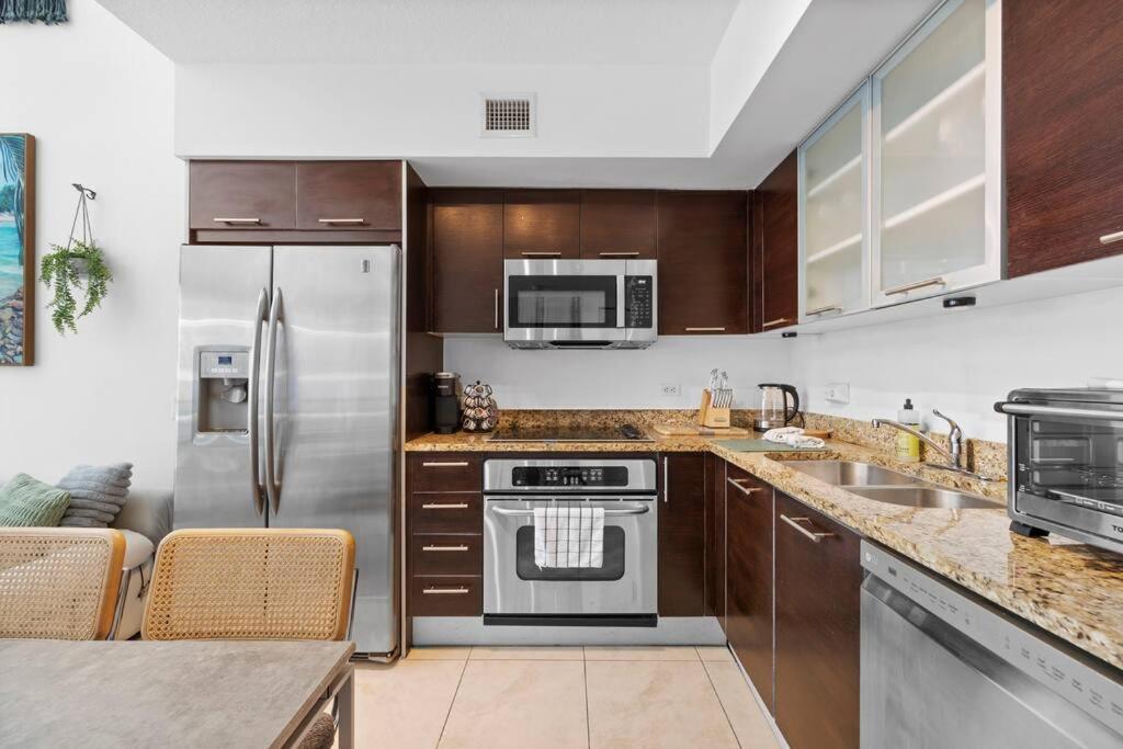 Stylish 3 Bed/2 Bath 2 Story Apartamento *